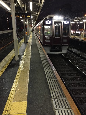 雨。。。早朝から空港へ。