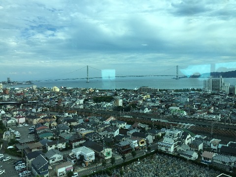 明石市立天文科学館から望む明石海峡大橋