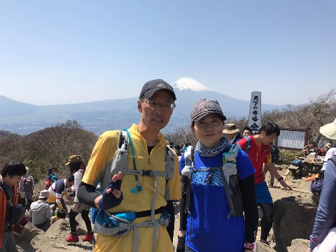 金時山山頂〜大幅な遅れ