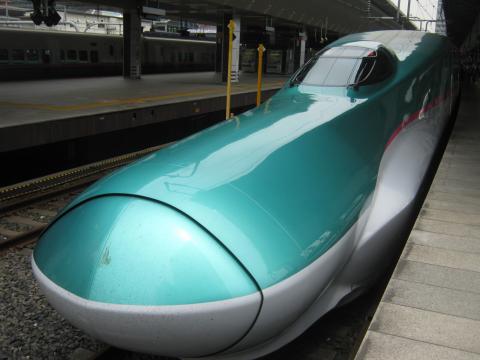 東北新幹線の新型車両　E5系