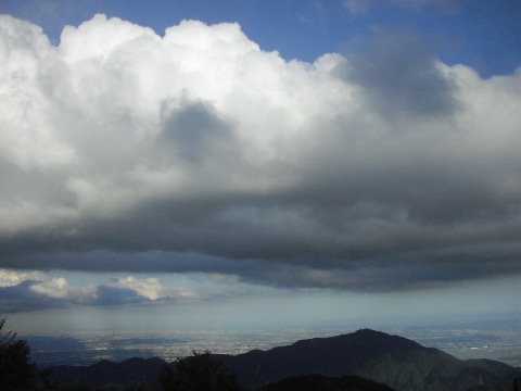 塔の岳山頂　大山方面　今日は雲が綺麗