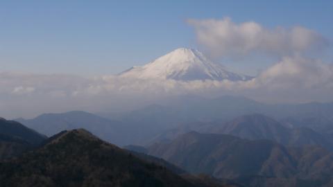 富士が目の前に・・鍋割山には何度も登っているが、こんなに見事な富士を拝めるのは初めて