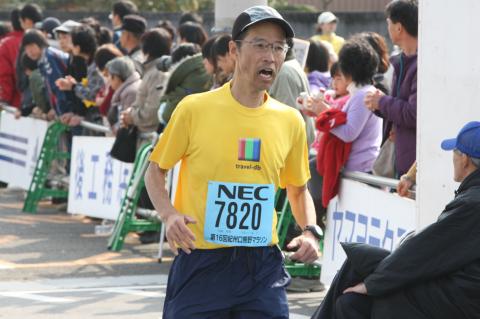 紀州口熊野マラソン。ゴールシーン。
もうちょっと、いい表情はできなかったのだろうか。