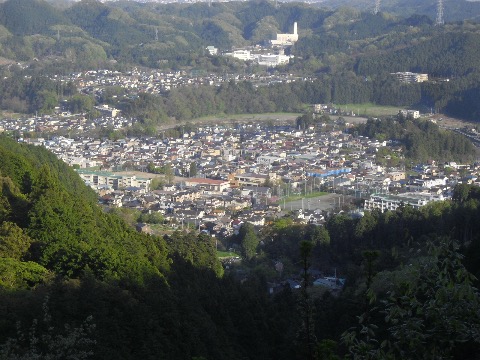 武蔵五日市の町が見えてきた。