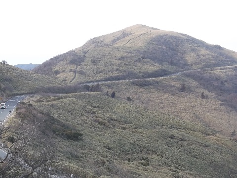 ふらふらになりながらやっと達磨山が見えてきた！５７キロ地点。
