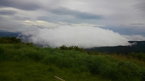 矢倉岳山頂　雲がすごい