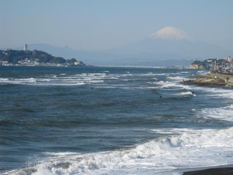 真白き富士の嶺、緑の江の島