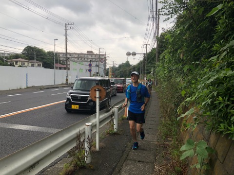 権太坂を登りきるTroさん