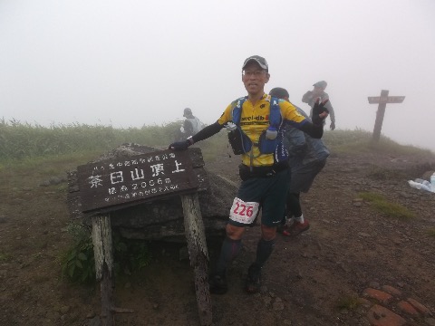 コース最高地点　茶臼岳　８時４０分到着　昨年より３０分ほど早い　少し心の余裕が出る。