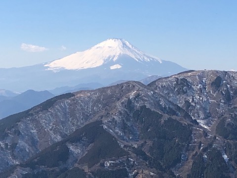 富士にもやっと雪が