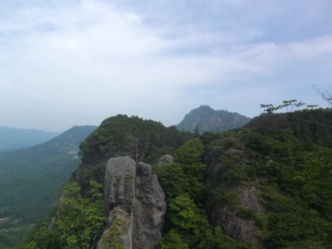 鷹取岩と男体山