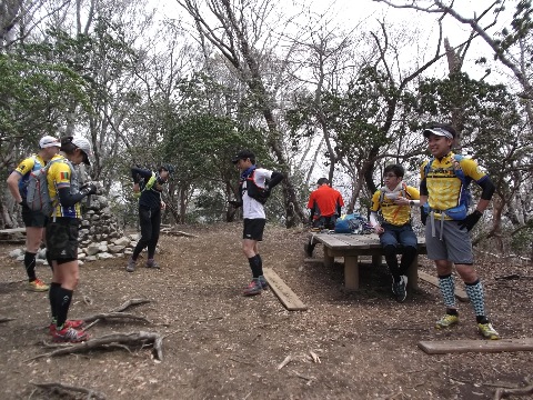 １時間半ほどで畦が丸山頂