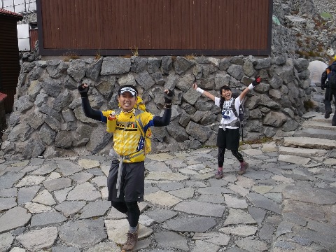 １３時５０分　無事標高２９９９m　穂高岳山荘到着。上高地から休憩込みで７時間１５分！