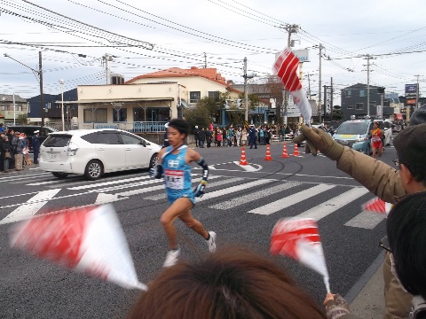 箱根駅伝３区　我が家のすぐそばを凄いスピードで通過する選手・・東海大学