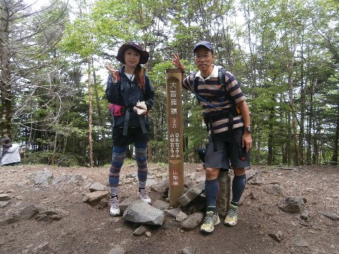 ２時間５０分ほどで本日の最高地点　大菩薩嶺（２０５６m）に到着