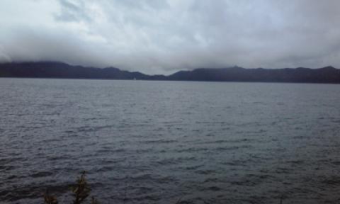 日本で一番深い湖　田沢湖　１周約２０キロ　寒～い