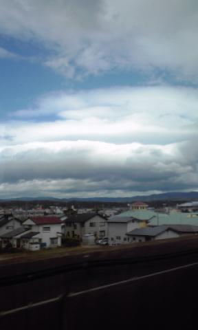 帰りの新幹線車中から　花巻付近　雲がとても綺麗