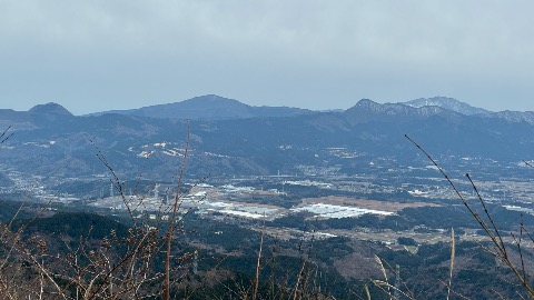 箱根連山　左端は矢倉岳