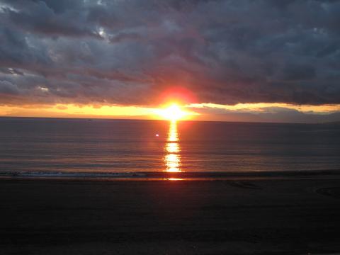 熱海方面に沈む夕日