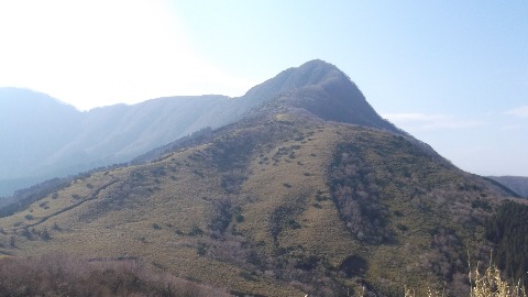 矢倉澤峠上部から金時山をのぞむ　金時山というよりは猪鼻岳の方が似合う