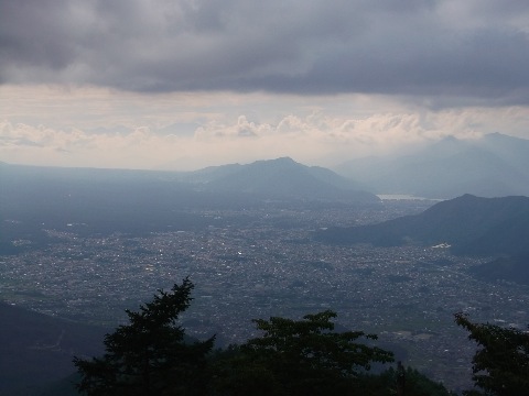 扚子山から富士吉田の町並み