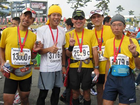 完走メダルを胸に
左からRORYさん、YaSujoさん、mantomanさんTrojanさん、湘南オヤジ