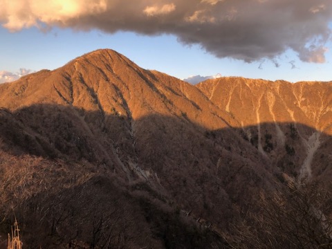 臼ヶ岳からの夕陽に染まる蛭ヶ岳