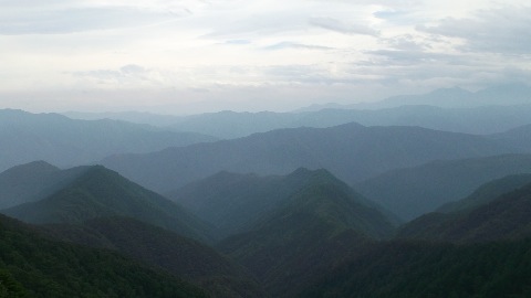 奥多摩、丹沢方面の山並み