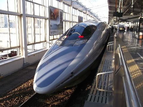 岡山駅　元祖時速３００キロの５００系　今は編成が半分に分断されこだま号として余生を送っている。急遽予定変更して新大阪まで乗車