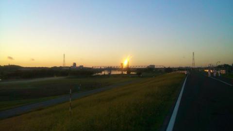 タワーズウェストに反射する朝日
燃えるように見えた。