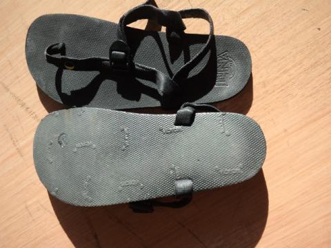MGT(Monkey Grip Technology) + ATS(All Terrain Strapping)LaceのOriginal LUNA バックルでストラップの調節が容易