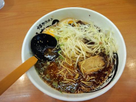 「黒マー油ラーメン」750円　写真を撮るのを忘れて一口食べてしまった