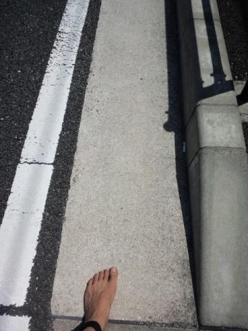 時々車道の側溝部分を走ってやったぜ～ぃ