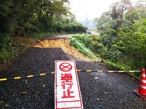 ７月の西日本豪雨災害で、音戸の瀬戸公園に行く道路が陥没。歩いて向かうことに。