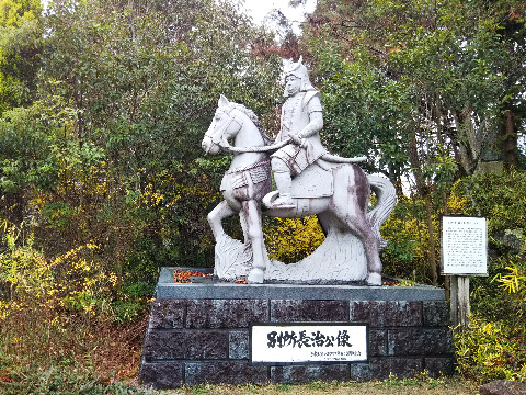 三木城　別所長治像