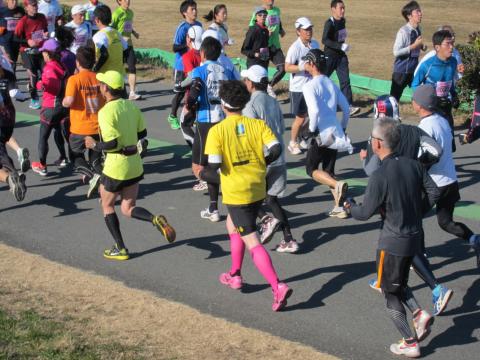 折り返し後、疲れが背中に見え始めてる・・・