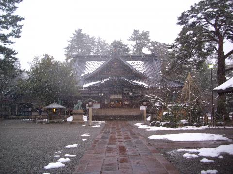 前田利家公が祀ってある
尾山神社　雪がだいぶ激しくなってきましたのでここで
ランは終了