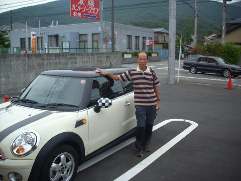 朝ホテルまで迎えに来て頂きました
バックミラーがキュートです。
同僚の山ガールにも大人気の湘南さんと愛車
