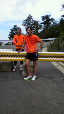 gotoさんと周さん 携帯カメラ 手ぶれですみません、山の上です。