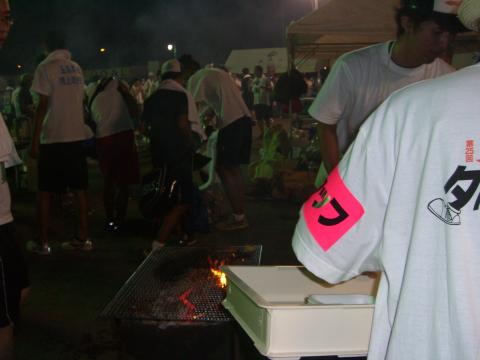 若いスタッフさんが五島牛を焼いてくれます、5人人コーナー 大腿150g目安かな、ジューシーでした。