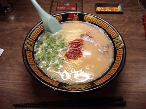 新橋駅前にできた一蘭のラーメン。３日連続外食です・・・