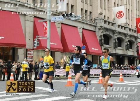 ミカエル選手、先頭集団にも第二集団にもつきません。
かな~り後ろの方から様子をうかがっております。