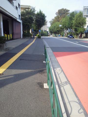 諏訪通りを左折してラストスパート。上り下りが数回続いてゴールまで真っすぐ。人通りが多いと鬼門。