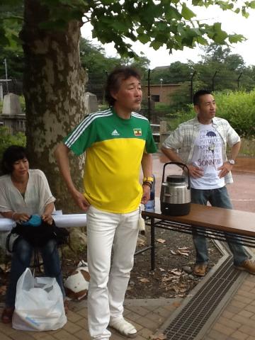 大隈コーチ。右の方もサブスリーランナー。