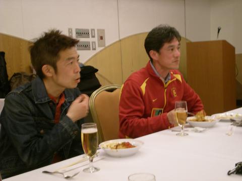 マラソン談義に熱が入る。
トロージャンさんとふれあいRC塩川キャプテン。