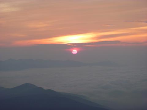 途中でご来光(5:04)