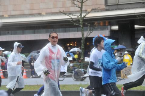 日比谷公園付近
カッパが結構邪魔に感じていた。脱ぐか脱がぬか迷っていた。このあと脱いでしまったが、失敗だった。