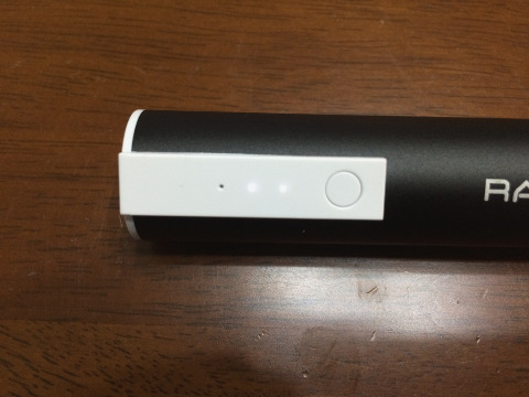 3時間余りの録画を終えた状態で、残量のLEDは2つ点いていました。