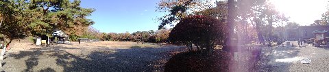 公園に入るとこのような広場があります。 去年はここでマラソン大会が開かれていました。