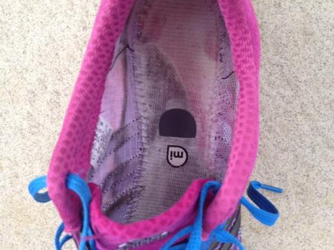 最近のアディゼロは、micoachのセンサー(NIKE+と同じ大きさ)が入るポケットが付いている。ここにfootpodがぴたりと収まる。